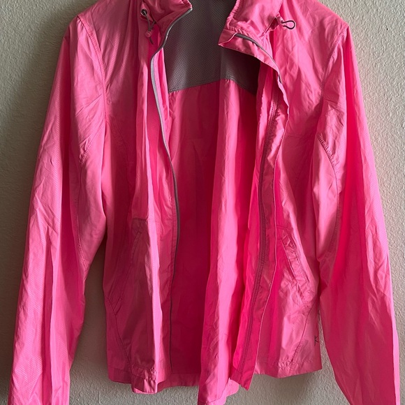 Danskin Now NWT windbreaker L(12-14)
Water resistant - Picture 1 of 9